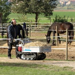 Szállító jármű, transzporter